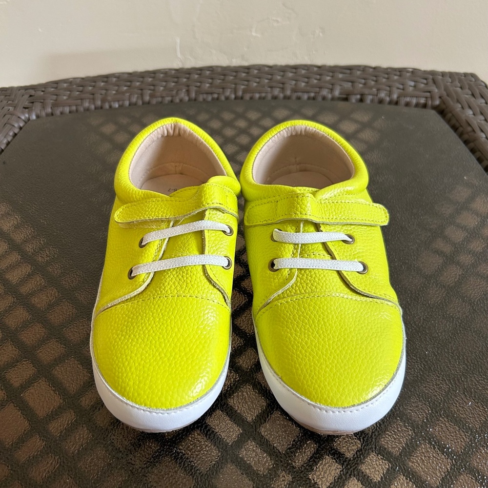 Monkey Feet kids low top leather slip on sneaker shoes size 6-7